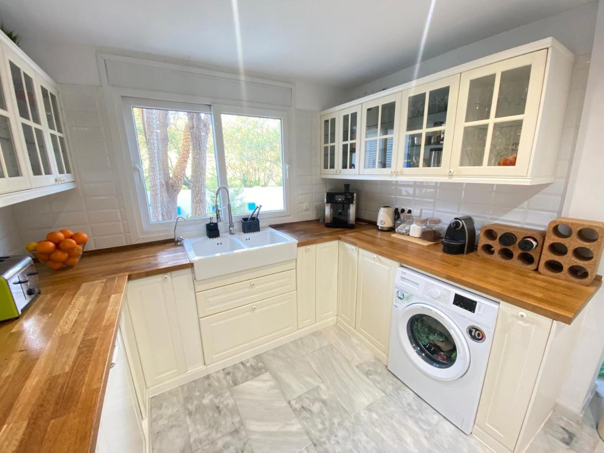 Modern Townhouse 7 Mins Walk From The And 15 Mins From Port Holiday home *