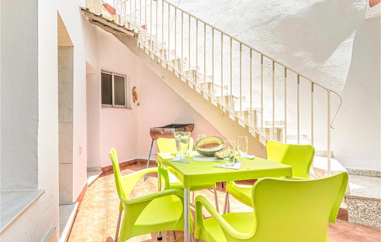 4 Bedroom Awesome In Сasa de vacaciones Zafarraya