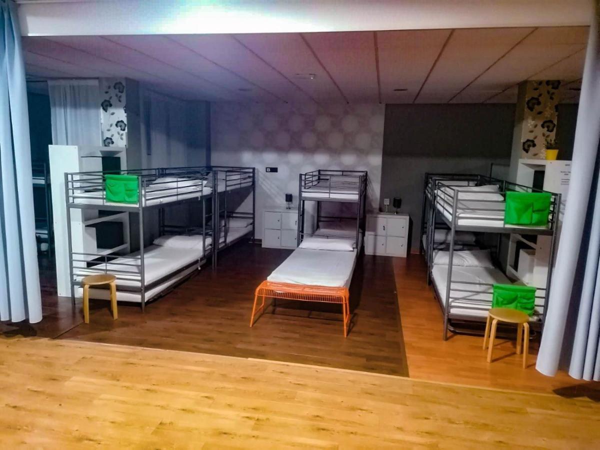 Rem Hostel *