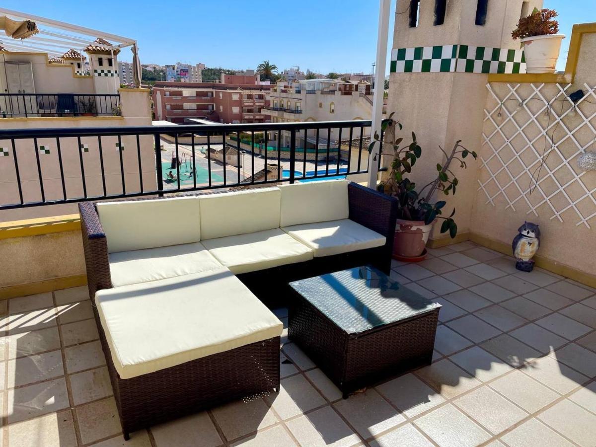 Сasa de vacaciones Family House With Pool