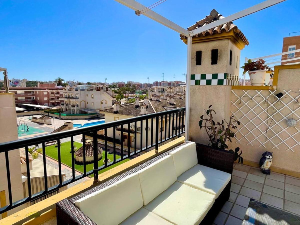 Сasa de vacaciones Family House With Pool