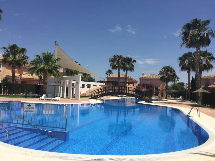 House Sleeps 6, Large Pool Walk To * Vera