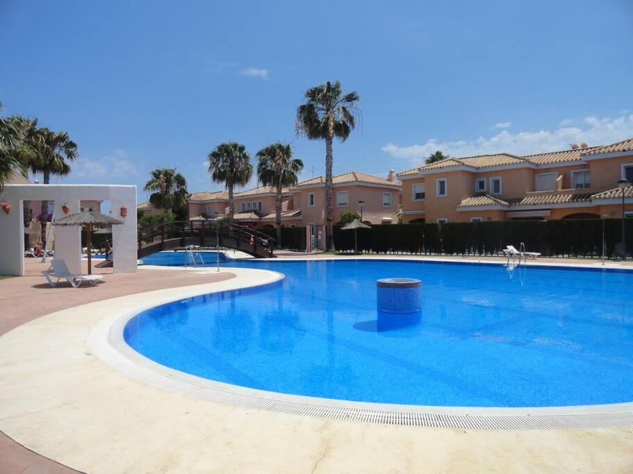 House Sleeps 6, Large Pool Walk To Holiday home Vera