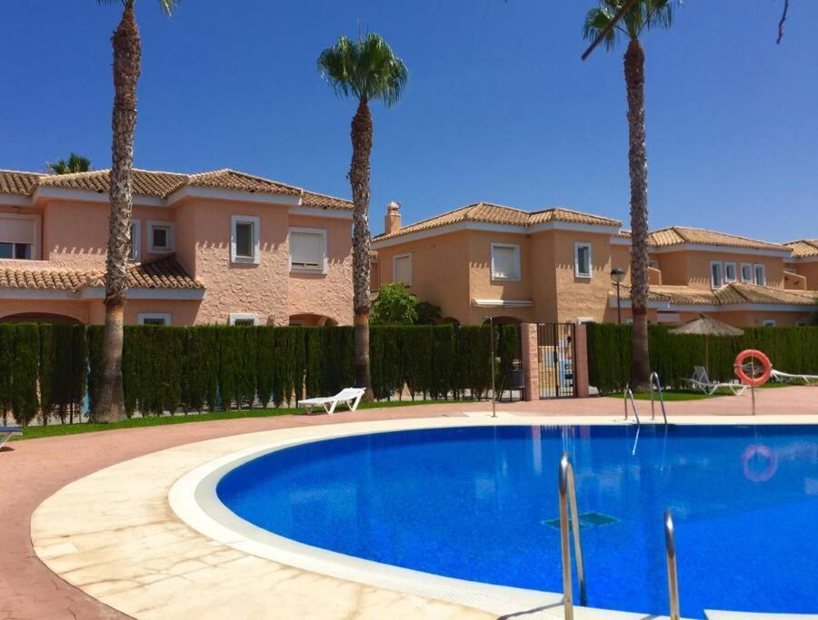 House Sleeps 6, Large Pool Walk To Vera