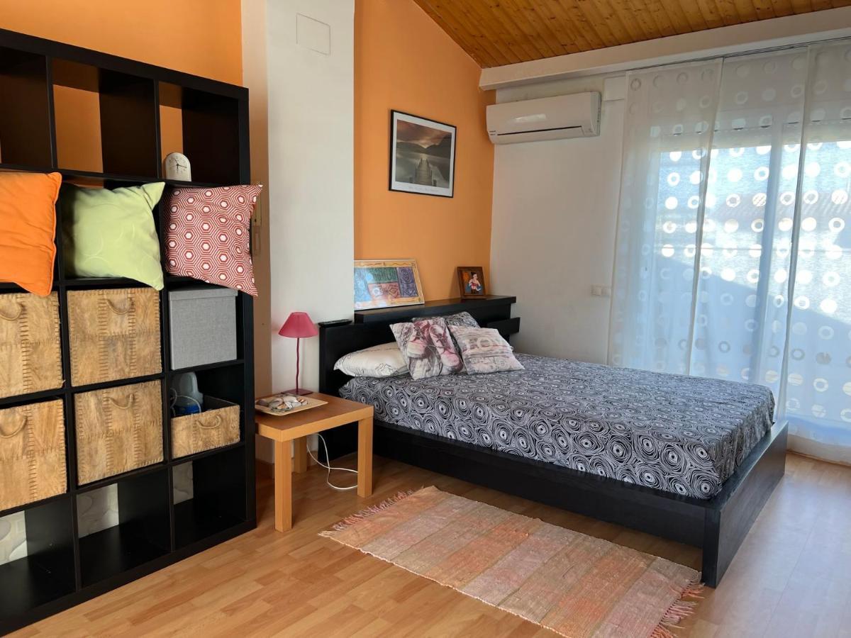 Cozy House With Pool & Bbq Сasa de vacaciones