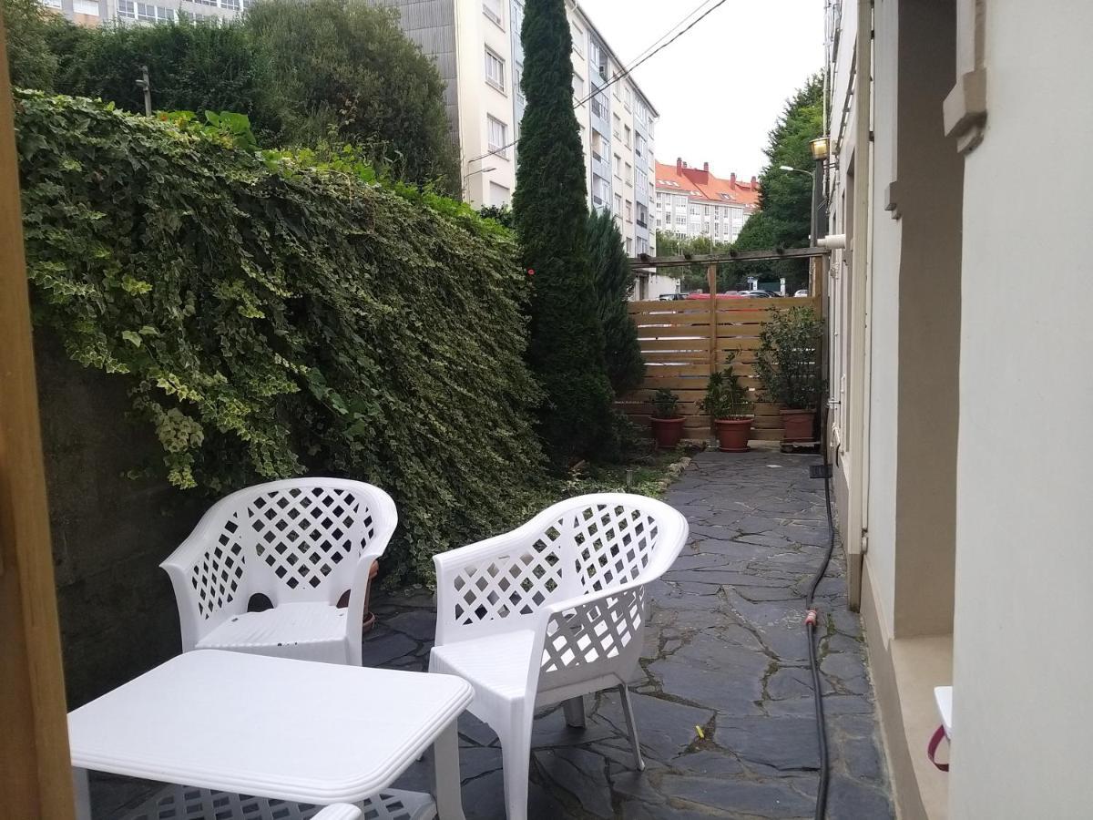 Con Pequeno Jardin En El Centro Ferrol