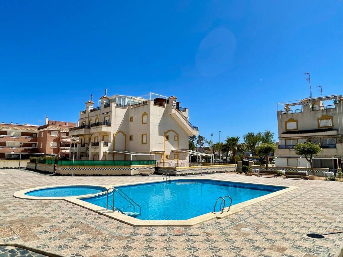 Family House With Pool Сasa de vacaciones