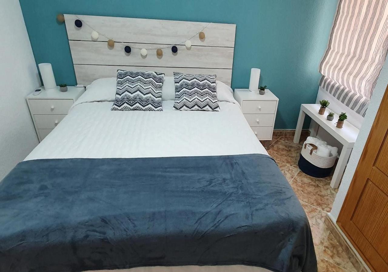 Monela Front Solo Familias *