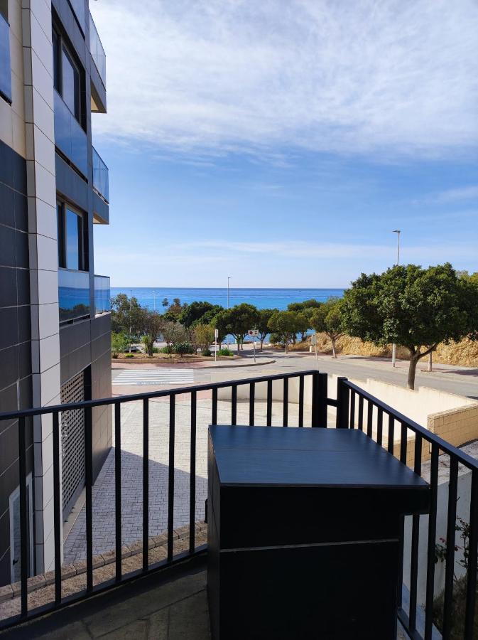 Apartamento Primera Línea De Mar Con Piscina, Gimnasio Y Parking 2 Hab Y 2 Baños