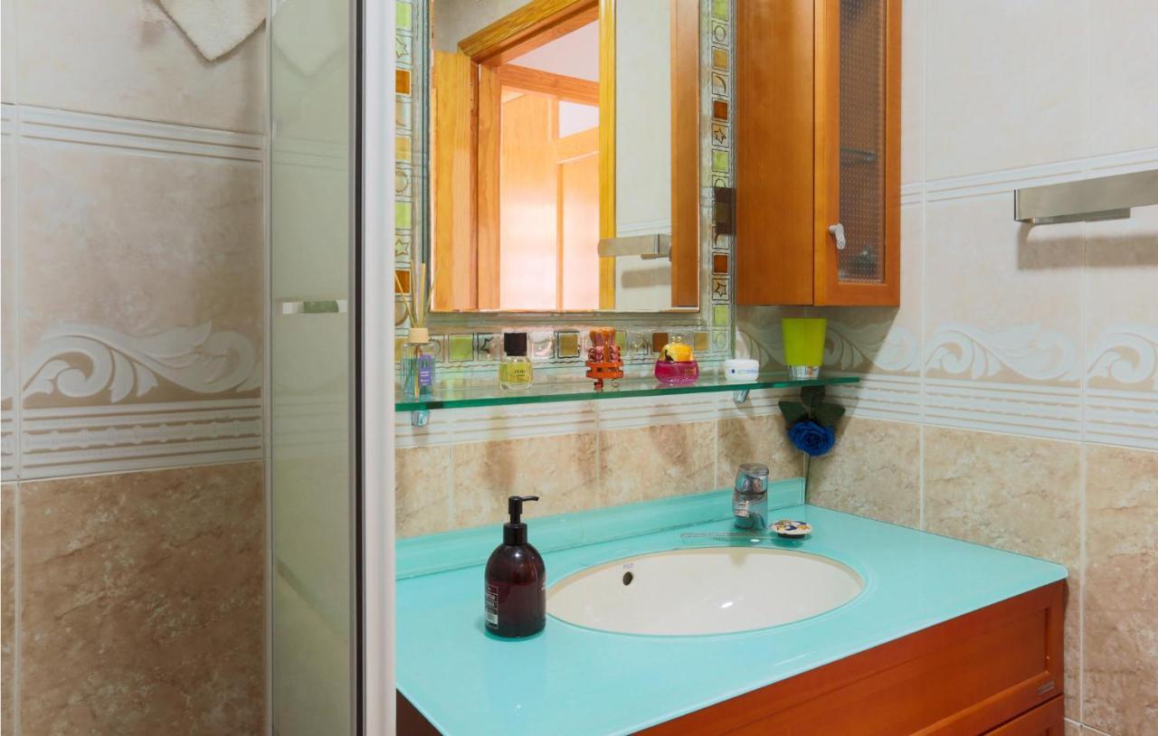 2 Bedroom Lovely In Holiday home