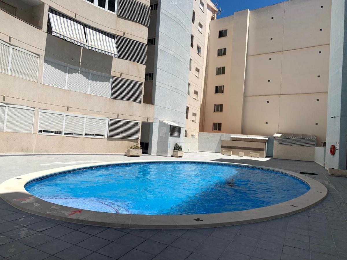 Apto Con Piscina. No Uses Coche Vacaciones. Apartment *