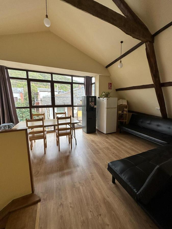 De Peregrinos Compostela Hostal Molinaseca