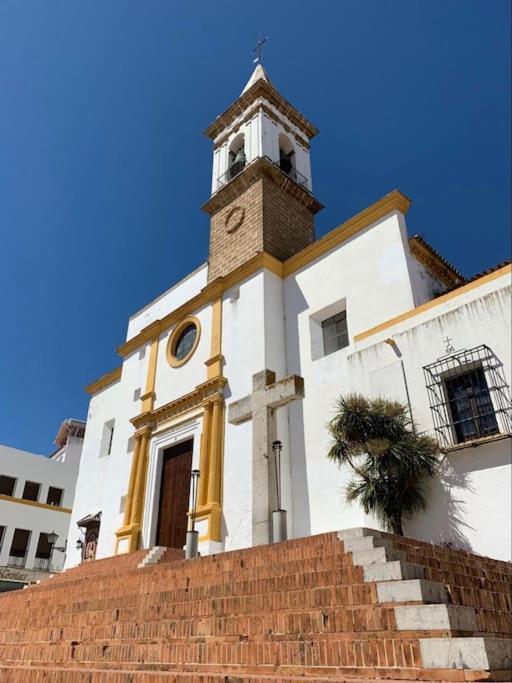 Centro De Ayamonte. Junto Al Rio Guadiana Y Nuevo Puerto Deportivo.