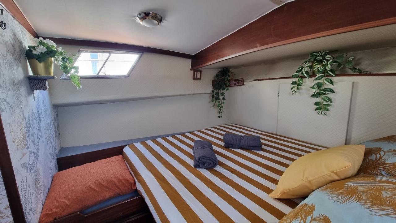 Charming Boat House In Barcelona With Big Terrace And Solarium Hotel en barco *