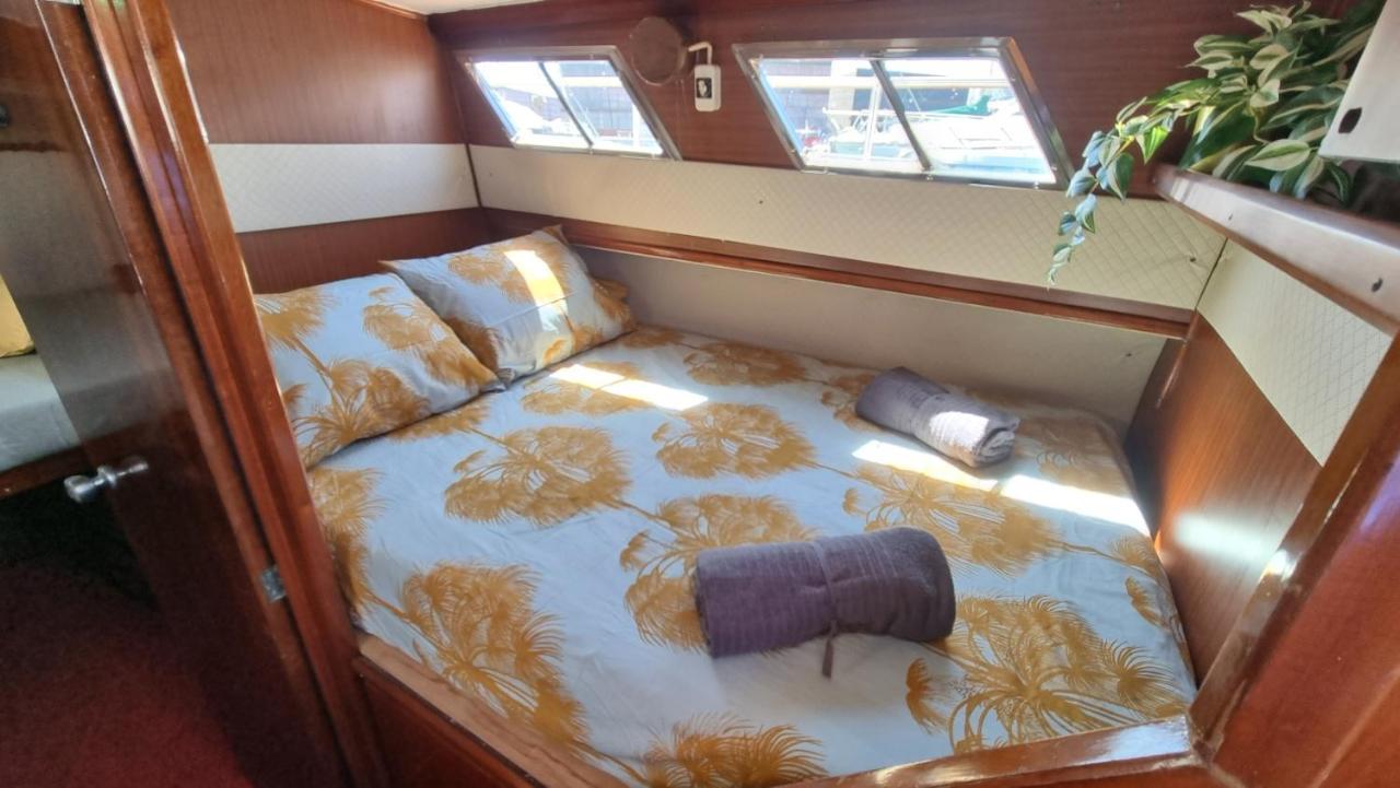 Charming Boat House In Barcelona With Big Terrace And Solarium Hotel en barco