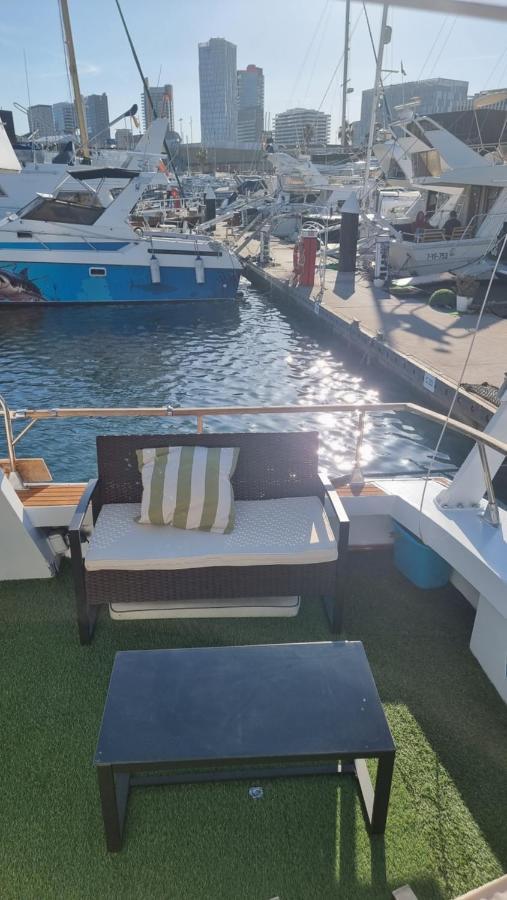 Charming Boat House In Barcelona With Big Terrace And Solarium Hotel en barco Sant Adrià de Besòs