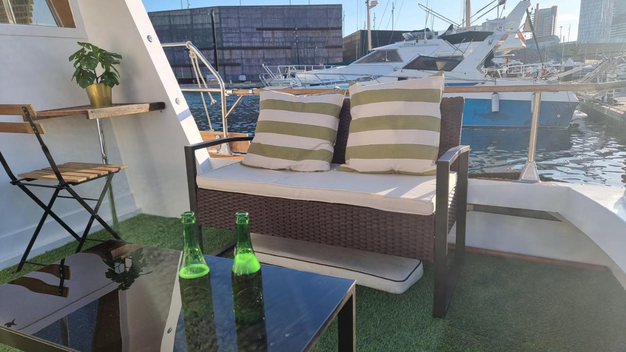 Charming Boat House In Barcelona With Big Terrace And Solarium Hotel en barco *