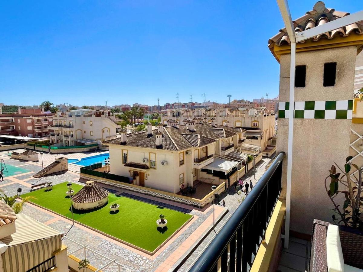 Сasa de vacaciones Family House With Pool