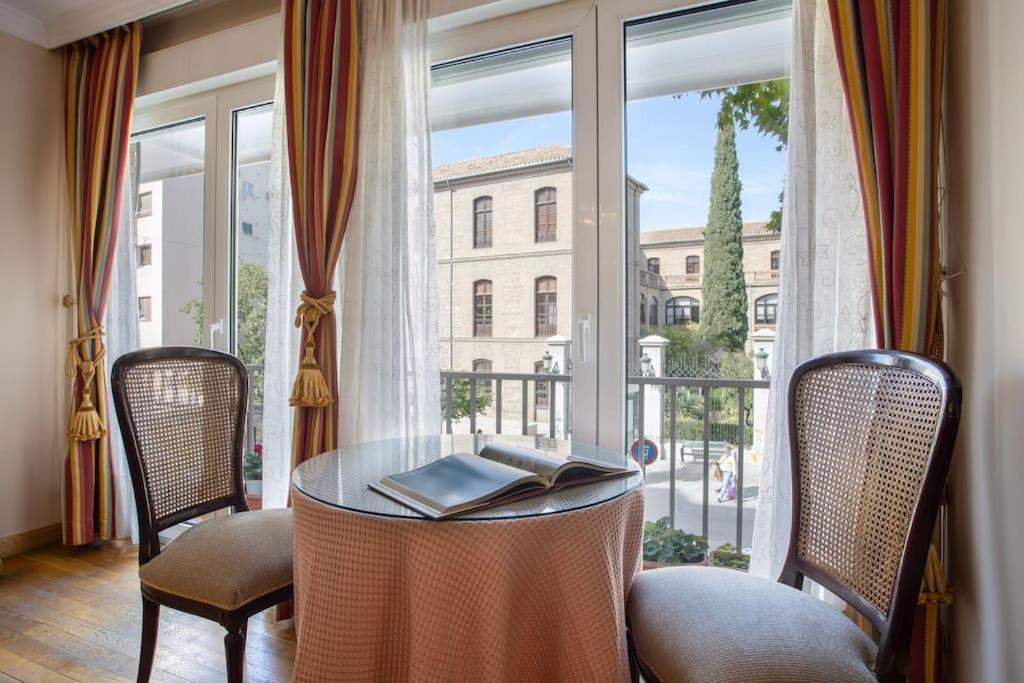 Apartamento Centrico Y Espacioso. Parking Gratuito. *