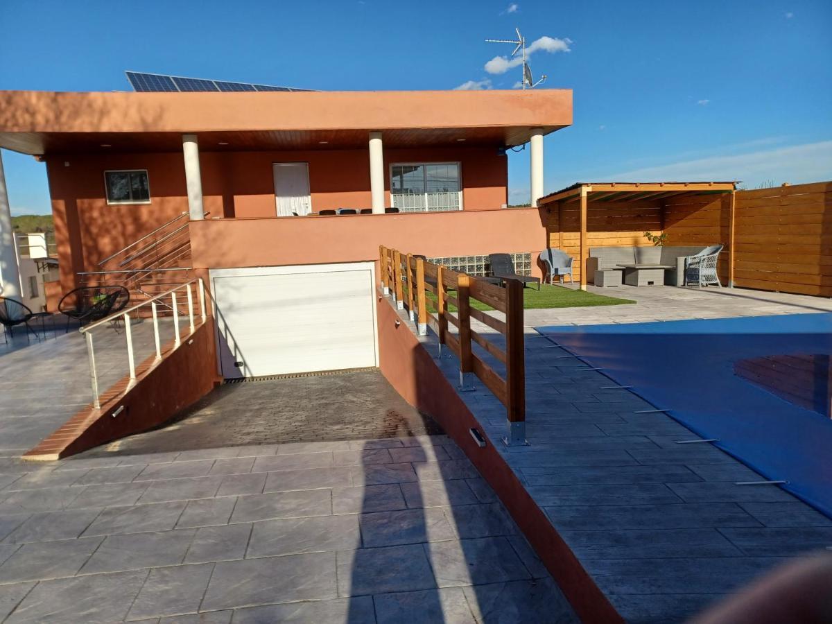 Piscina De Sal Barbacoa Wifi, Parking Gratis, 3 Min Pga Casa El Roble Сasa de vacaciones