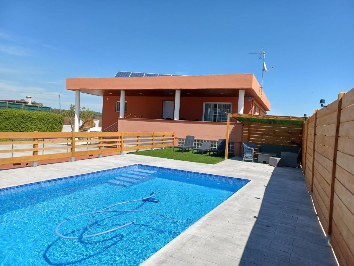 Piscina De Sal Barbacoa Wifi, Parking Gratis, 3 Min Pga Casa El Roble Сasa de vacaciones