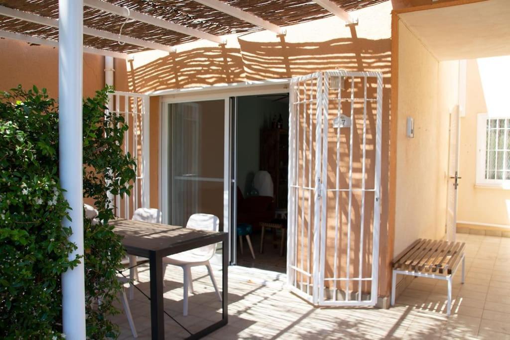 Apartamento Idyllisches Ferienhaus Mit Gemeinschaftspool & Ruhiger Meerlage
