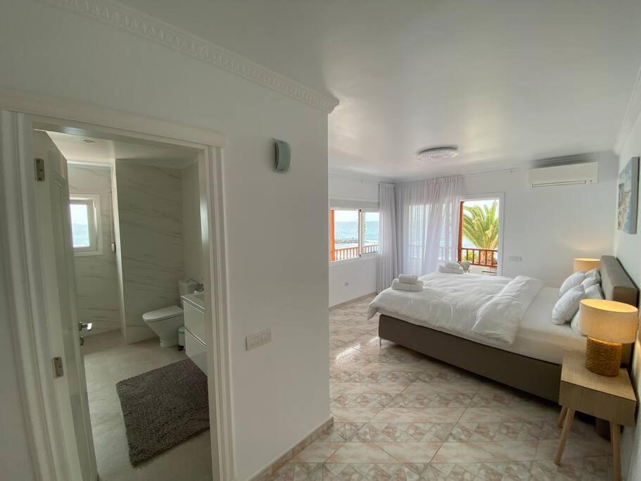 Tranquila, Playa Del Duque Holiday home *