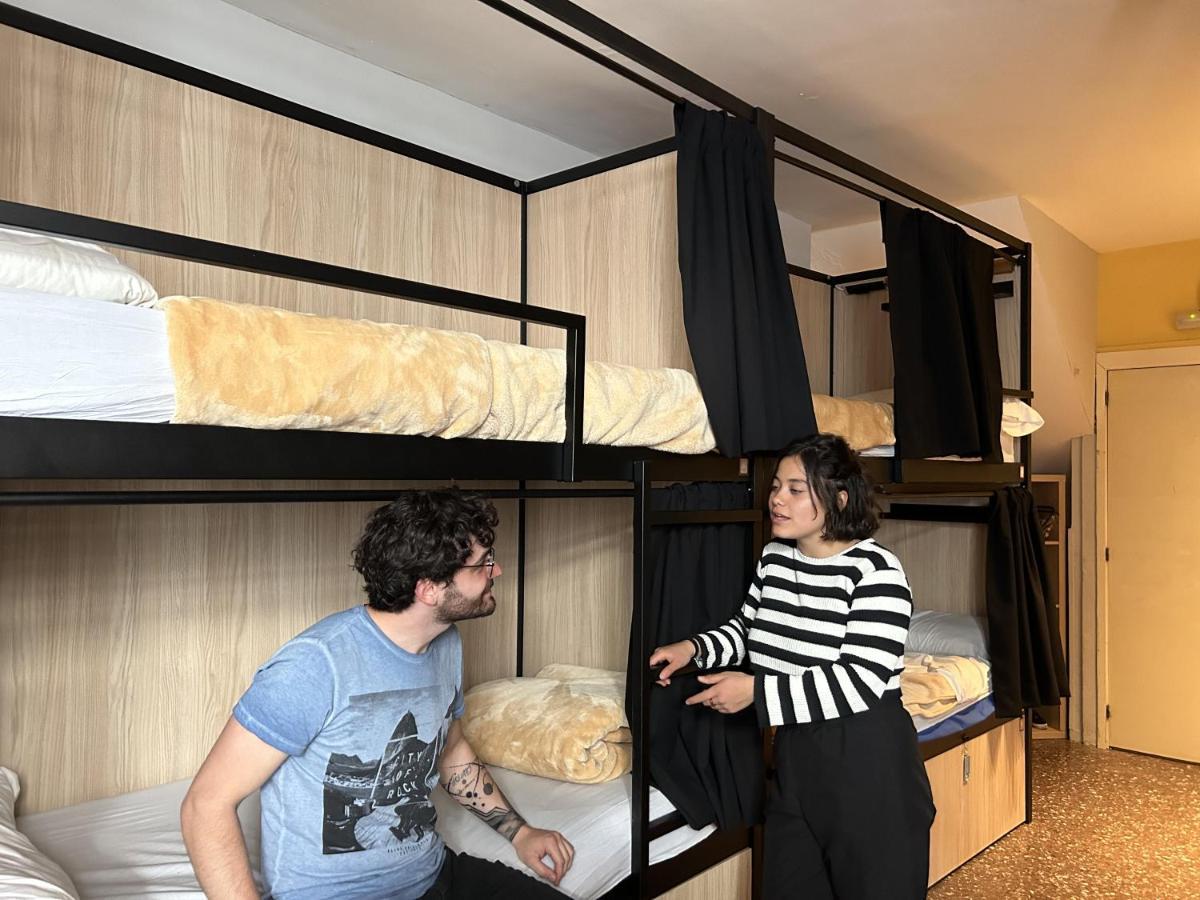 Onefam Les Corts Hostal *