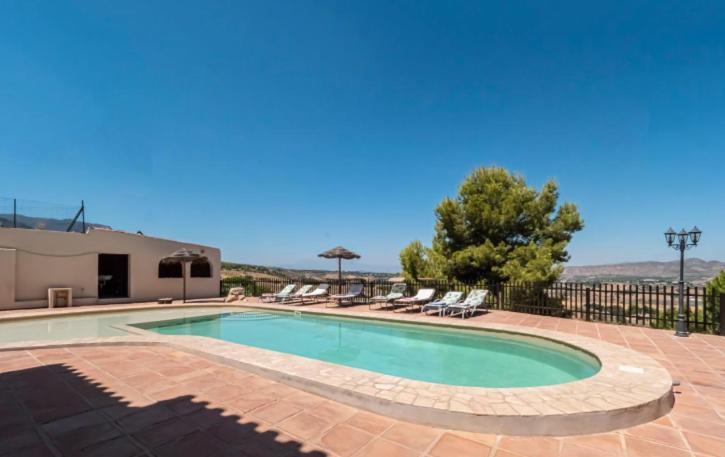 Preciosa Con Gran Piscina Y Fabulosas Vistas