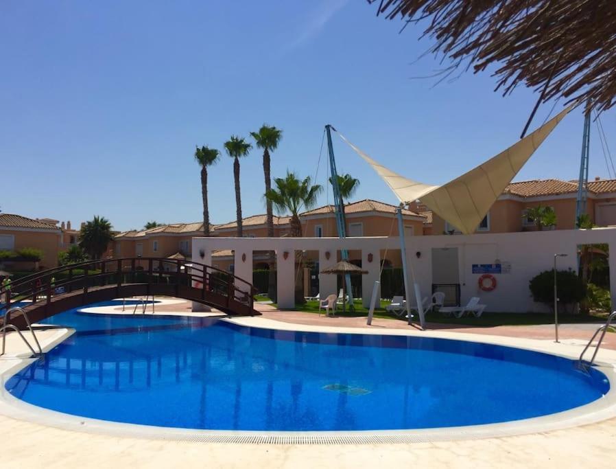 House Sleeps 6, Large Pool Walk To Vera