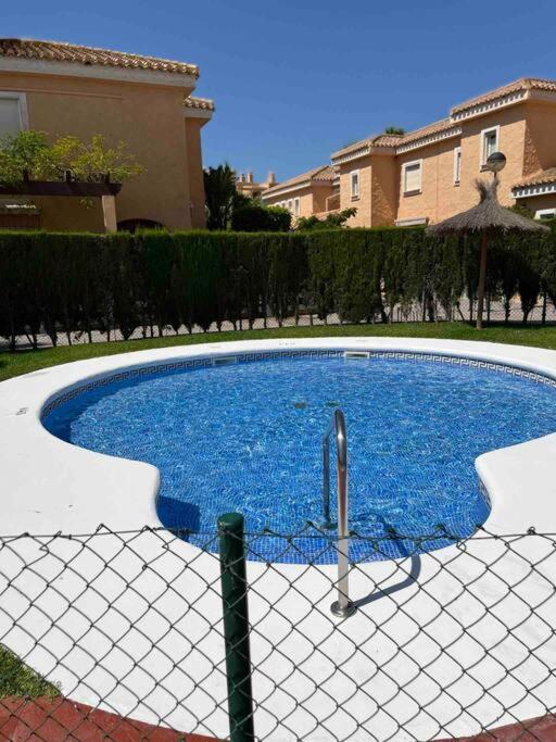 Holiday home House Sleeps 6, Large Pool Walk To *