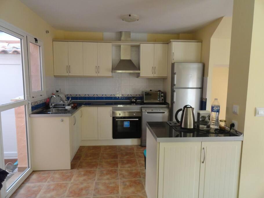 House Sleeps 6, Large Pool Walk To