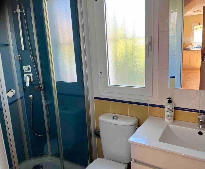 House Sleeps 6, Large Pool Walk To * Vera