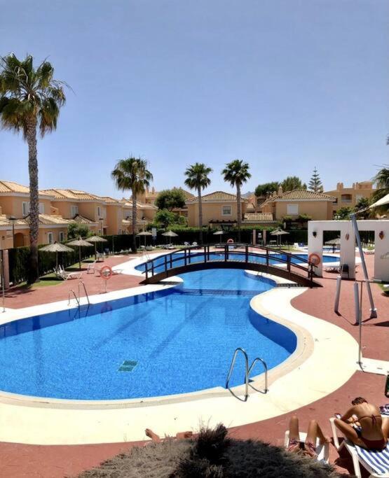 House Sleeps 6, Large Pool Walk To Holiday home Vera