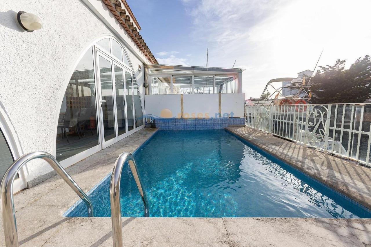 Rnet - Piscina Port Primer Ampuriabrava