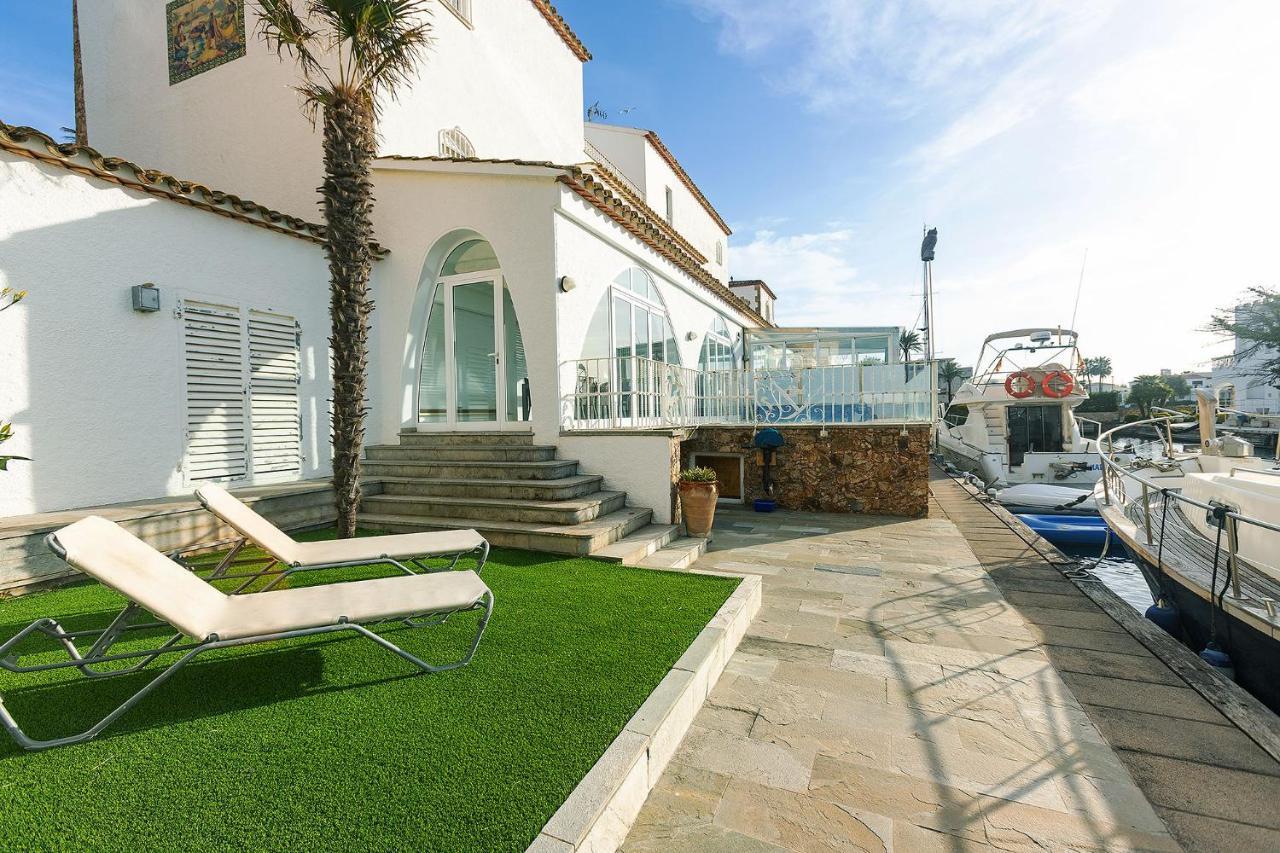 Rnet - Piscina Port Primer Ampuriabrava