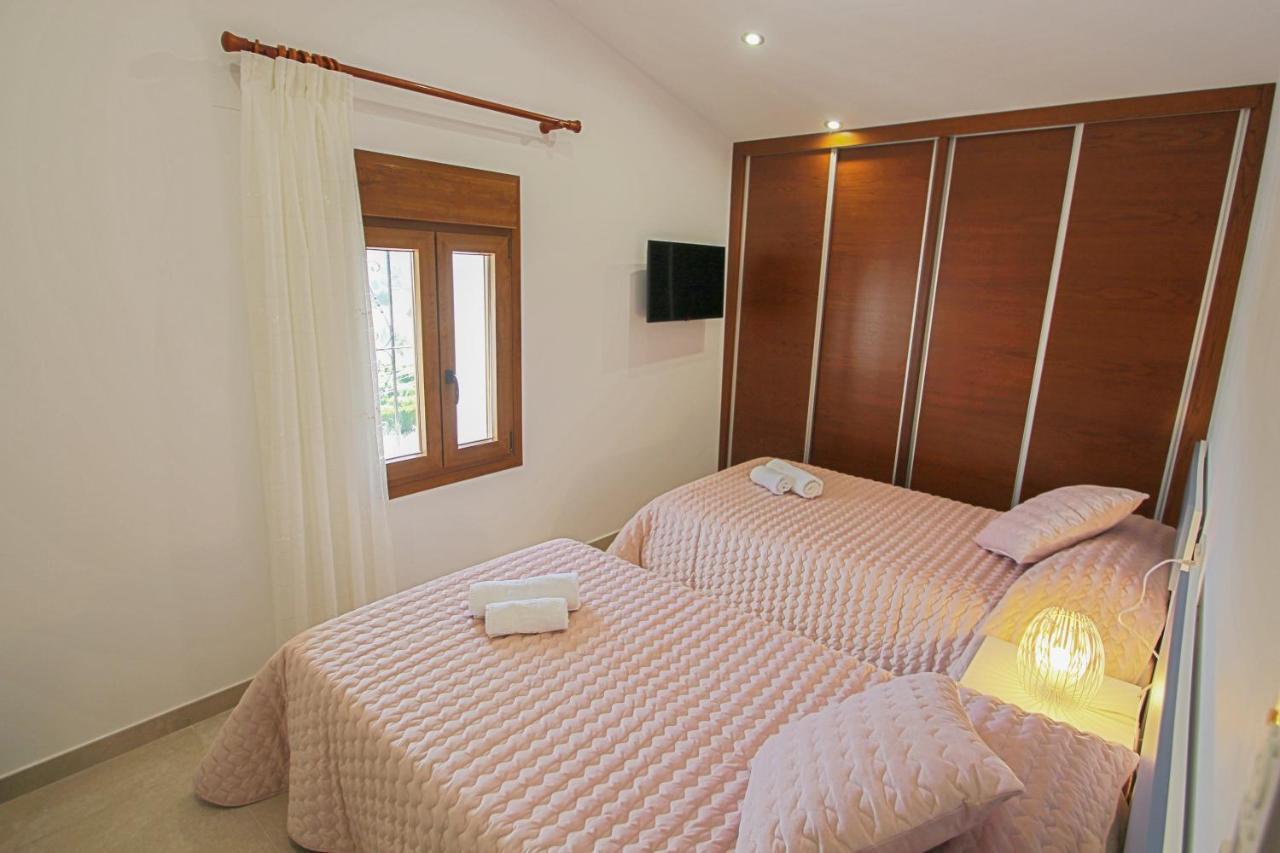 Villa Rosalia - With Panoramic View And Private Pool In Teluda Teulada