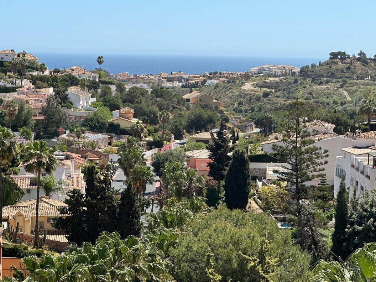 Villa Dream With Heated Swimming Pool, Jacuzzi, Waterfall, Heating Is Extra Benalmadena