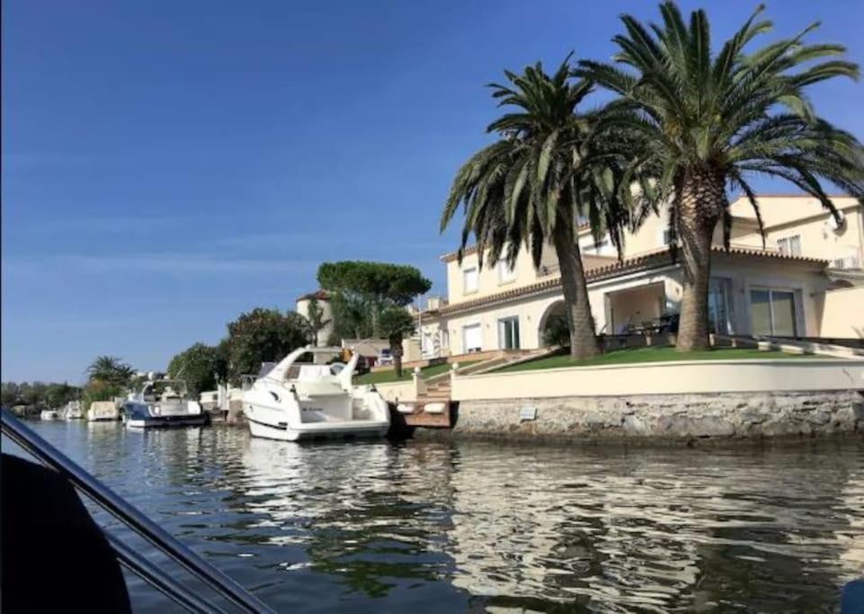 Apartment Empuriabrava, T2 Avec Piscine, Terrasse, Barbecue *
