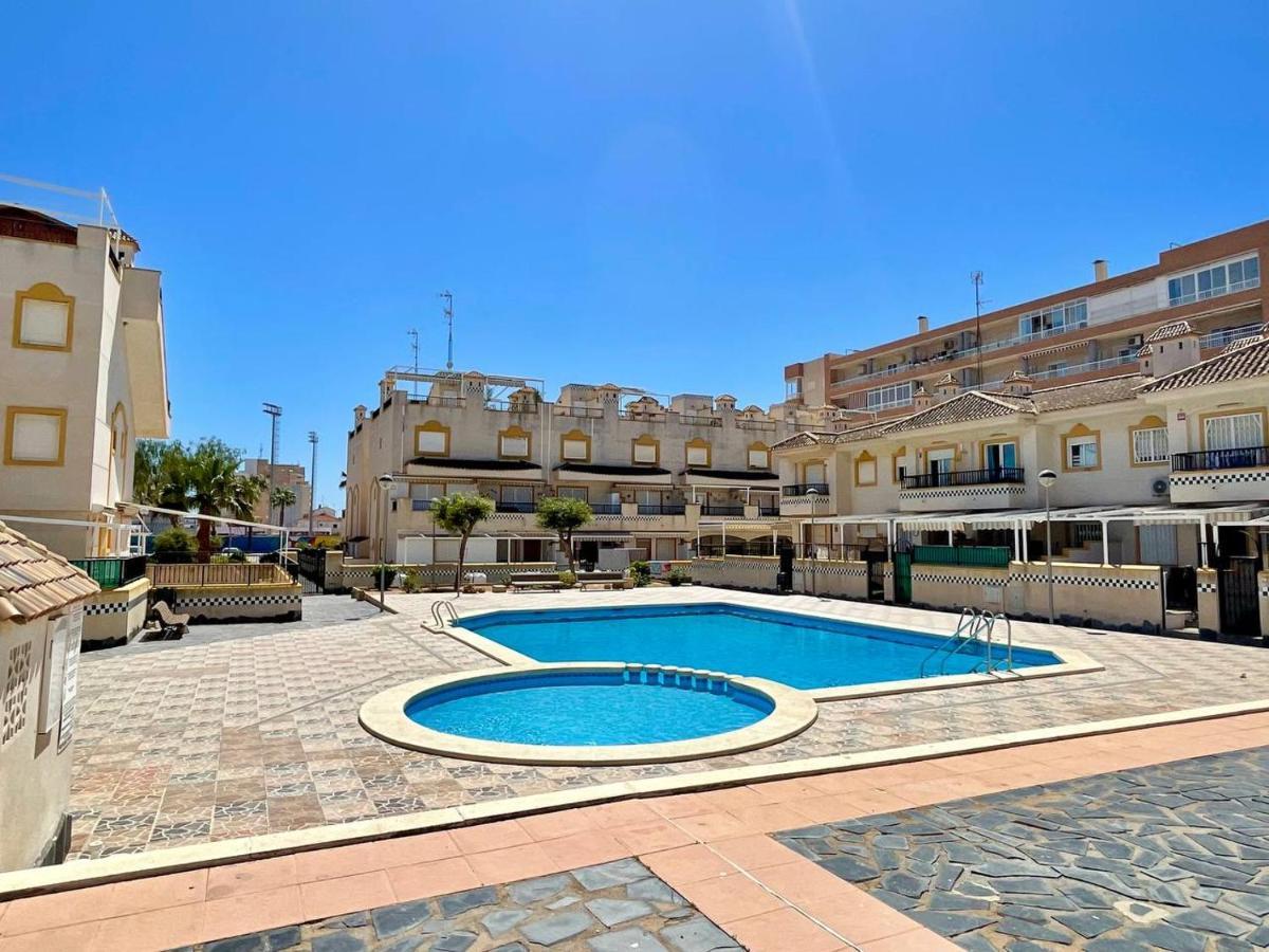 Сasa de vacaciones Family House With Pool *