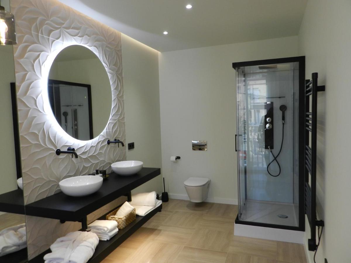 Manel Hotel