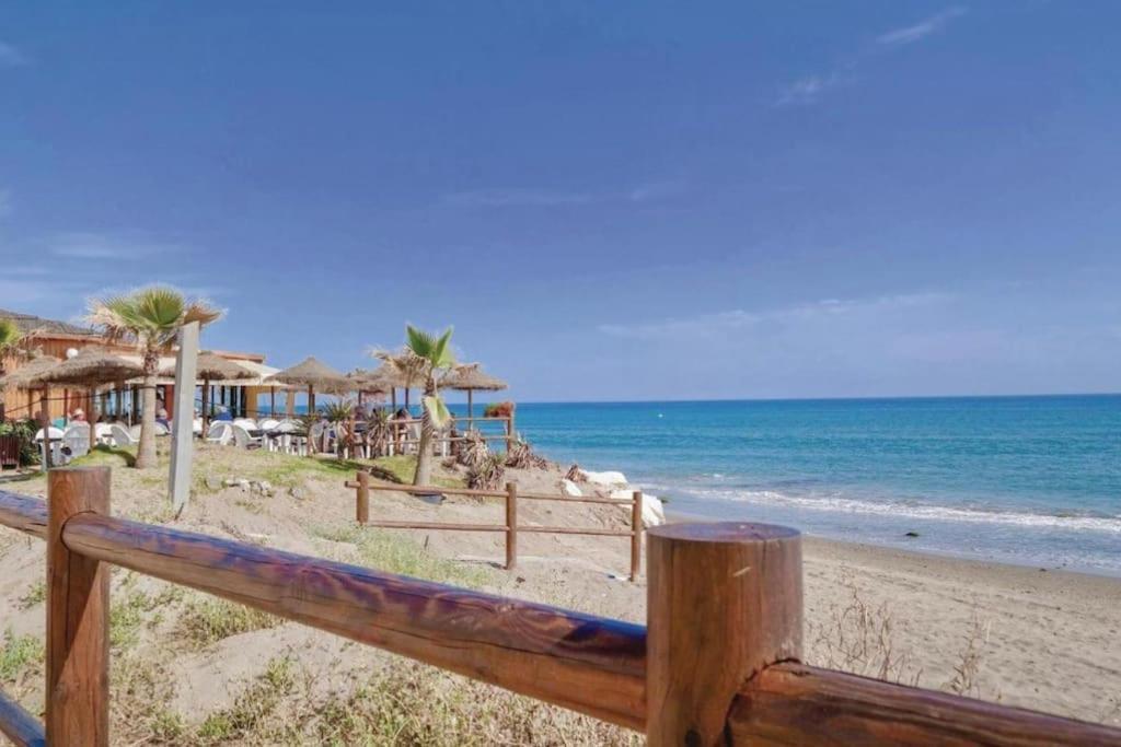 Golden Hour Beachfront Apartamento *