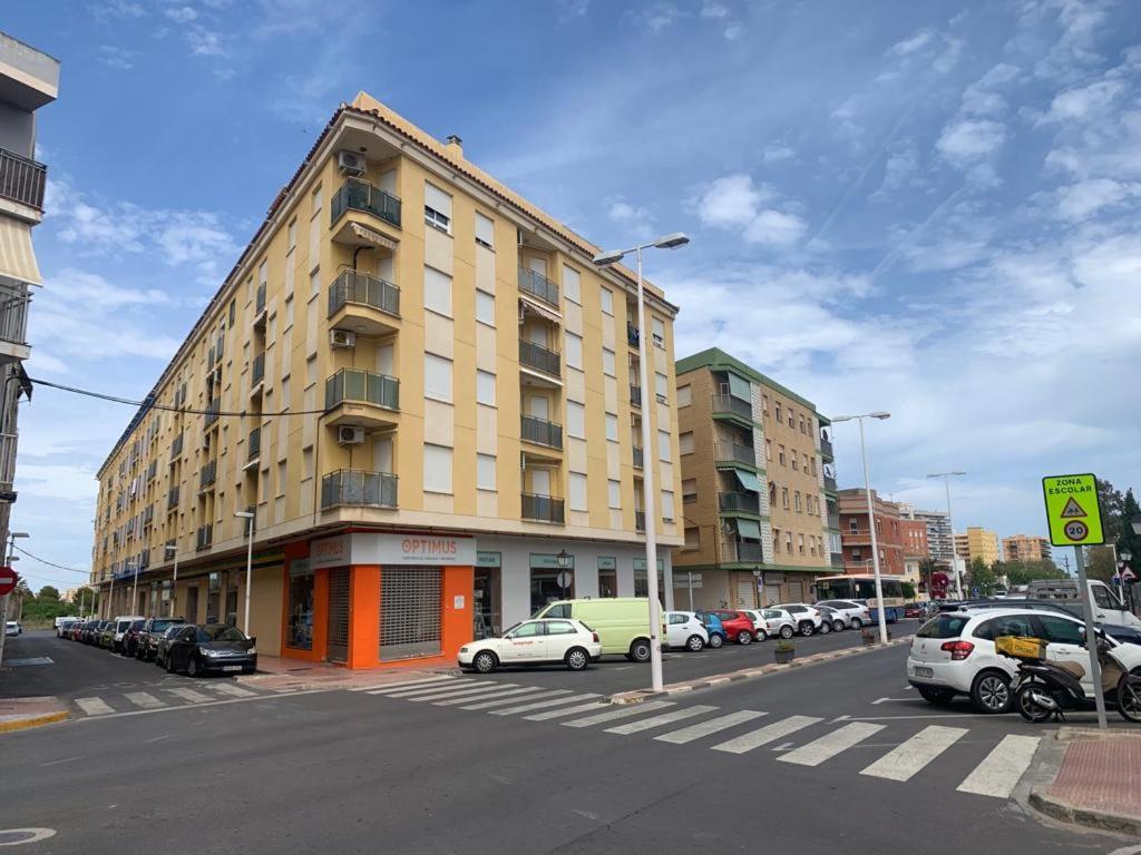 Apartamento Alquilo Hermoso Apartamento En La Paradisiaca Oropesa Del Mar, 2habitaciones, 1 Bano, Cocina, Salon, Aire Acondicionado Y Balcon A 400 Metros De La Playa Morro De Gos, Muy Cerca De Supermercados, Comercios Y Bares