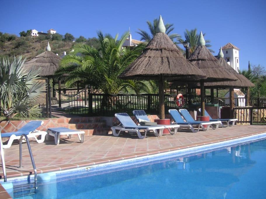 Tiny House 12m2 In With 55 M2 Pool Tolox
