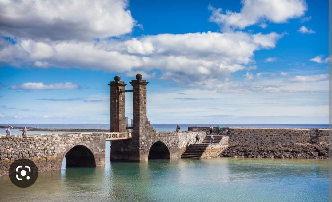 El Barquito De Arrecife Botel