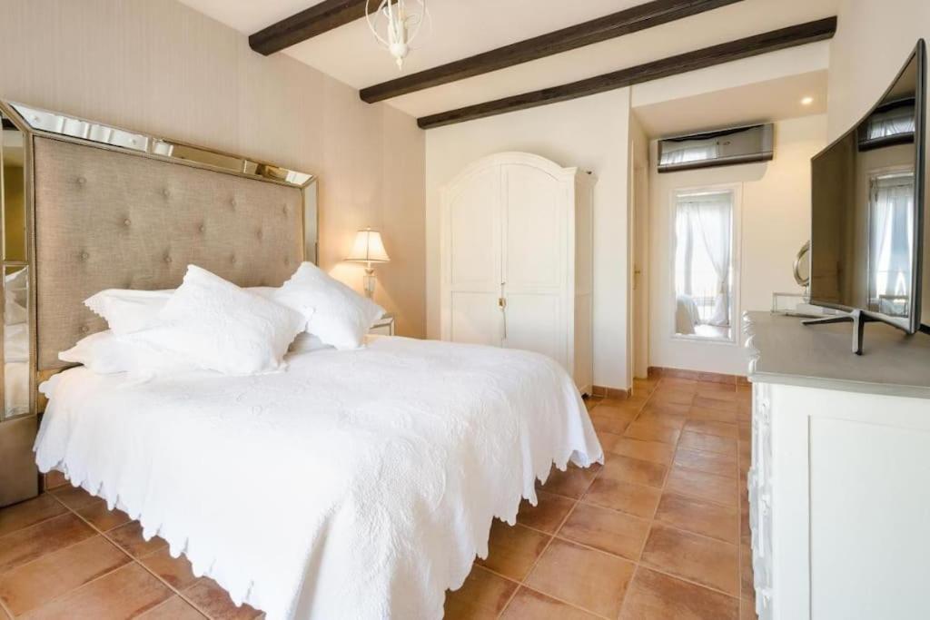 Stylish 3 Bedroom, 2 Bath With Sun Terrace, Gorgeous Sea Views, Air Conditioning, Wi-fi & Communal Swimming Pool Сasa de vacaciones *