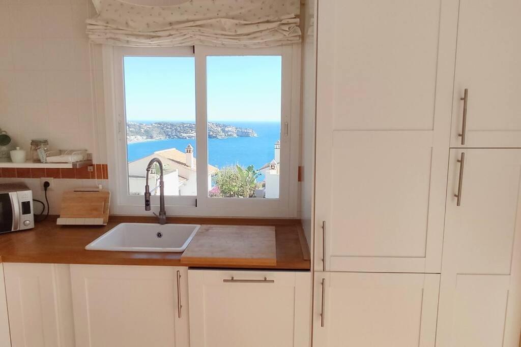 Stylish 3 Bedroom, 2 Bath With Sun Terrace, Gorgeous Sea Views, Air Conditioning, Wi-fi & Communal Swimming Pool La Herradura (Granada)