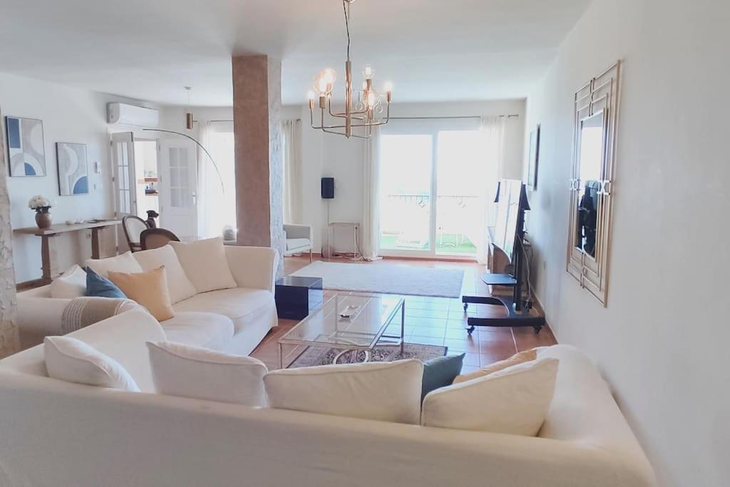 Stylish 3 Bedroom, 2 Bath With Sun Terrace, Gorgeous Sea Views, Air Conditioning, Wi-fi & Communal Swimming Pool *
