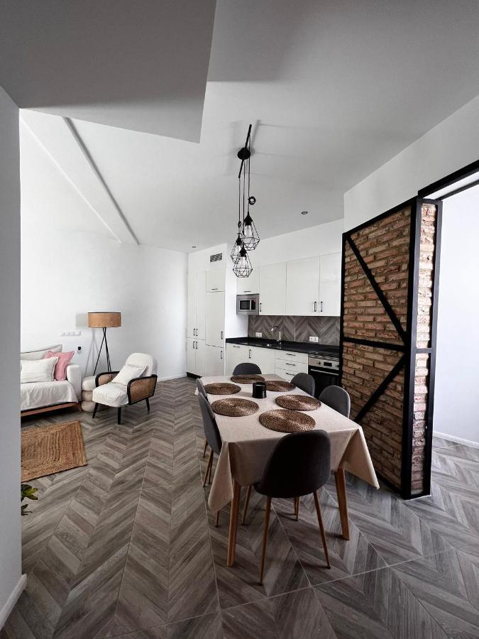 Luxury New 6 Pax Apart Downtown.