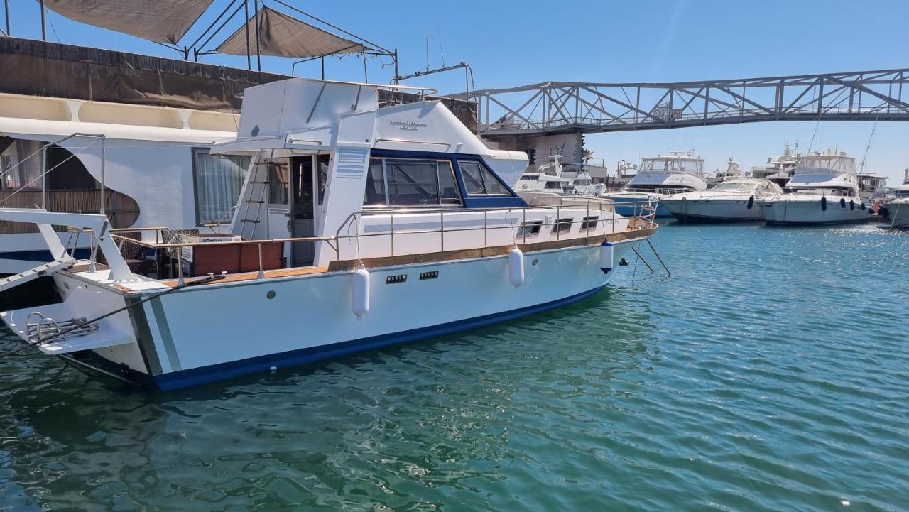 Charming Boat House In Barcelona With Big Terrace And Solarium Hotel en barco